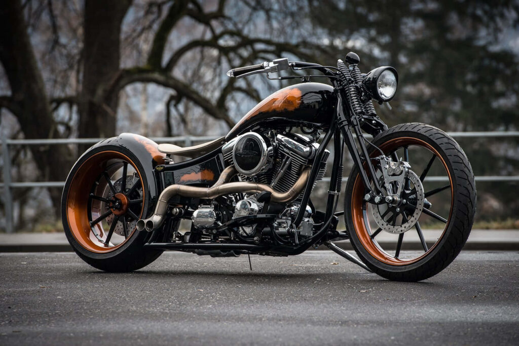 Stunning Custom Motorcycle Wallpaper: Power, Elegance & Adventure