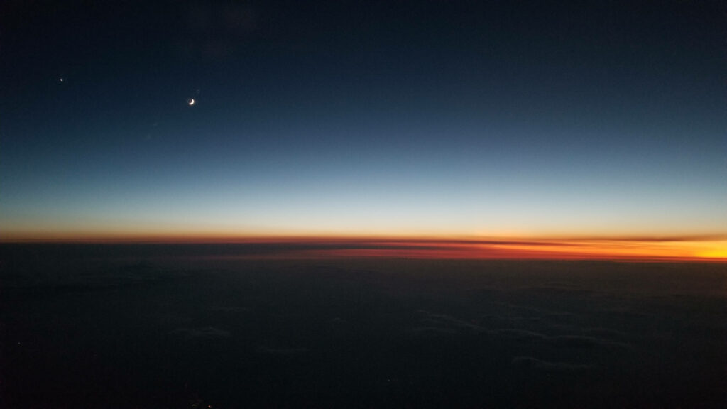 Mesmerizing Dark Abstract Horizon Wallpaper: Night to Dawn Gradient