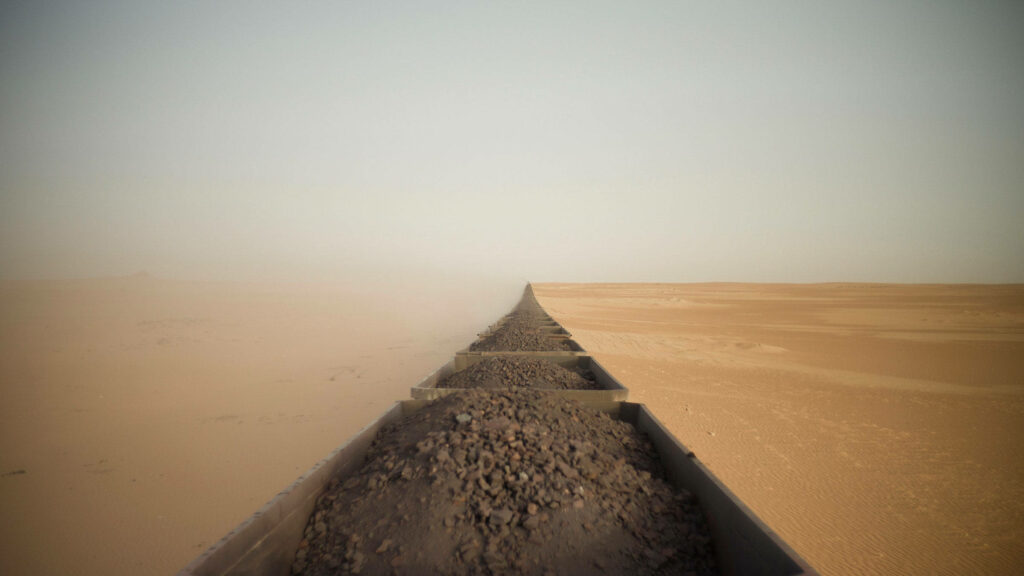 Desert Pathway Wallpaper: Rugged Mauritania Trail Under Pale Sky