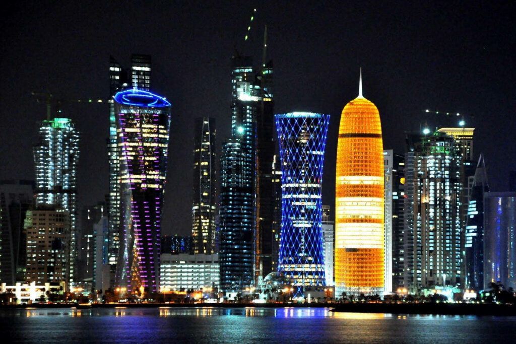 Illuminated Doha Skyline Wallpaper: Stunning Night Reflections