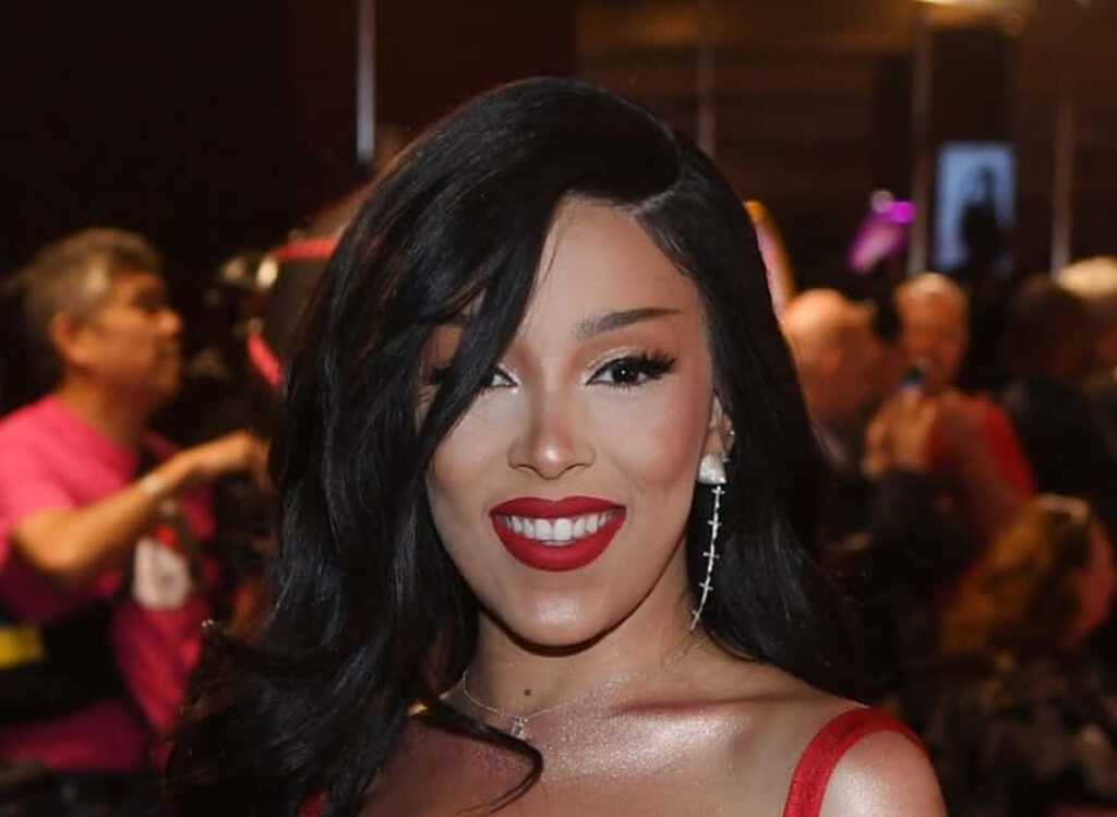 Doja Cat Wallpaper: Radiant Beauty in Elegant Red Ensemble