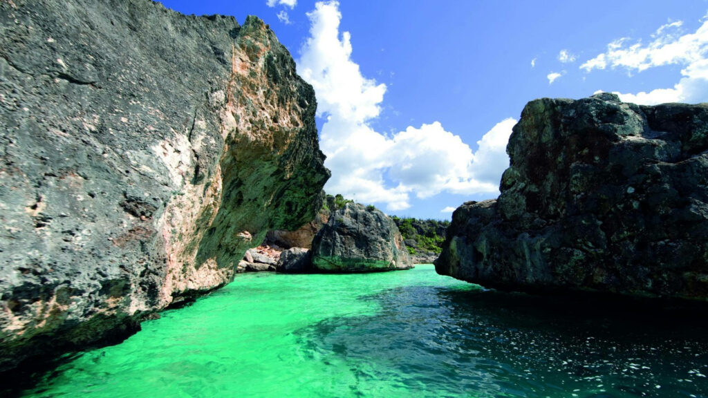 Serene Dominican Republic River: Rocky Cliffs & Turquoise Water Wallpaper