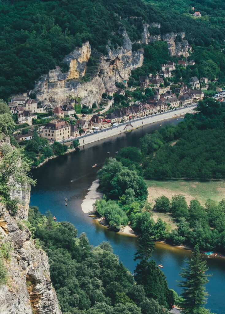 Stunning Dordogne River Countryside Wallpaper - Lush Village Views