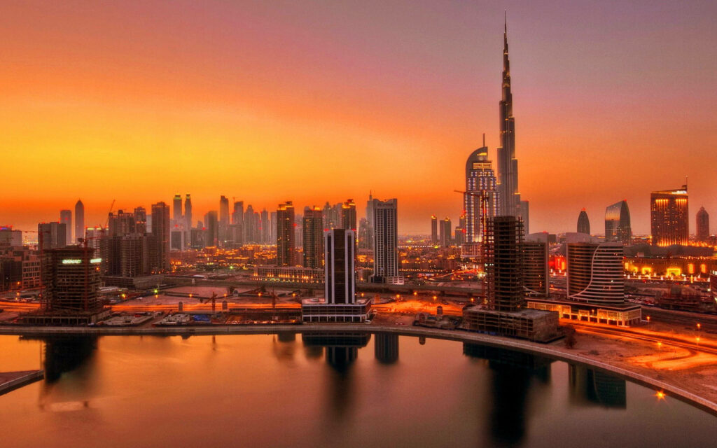 Golden Hour Dubai Wallpaper: Burj Khalifa & City Skyline Reflection