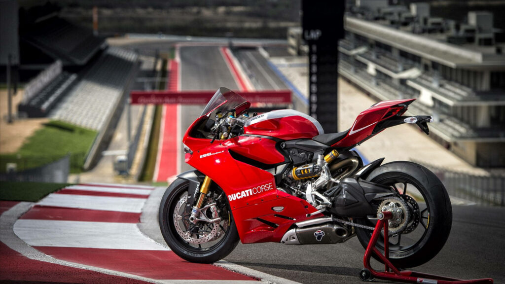 Ducati 1199 Panigale R Wallpaper: Adrenaline Rush on the Racetrack
