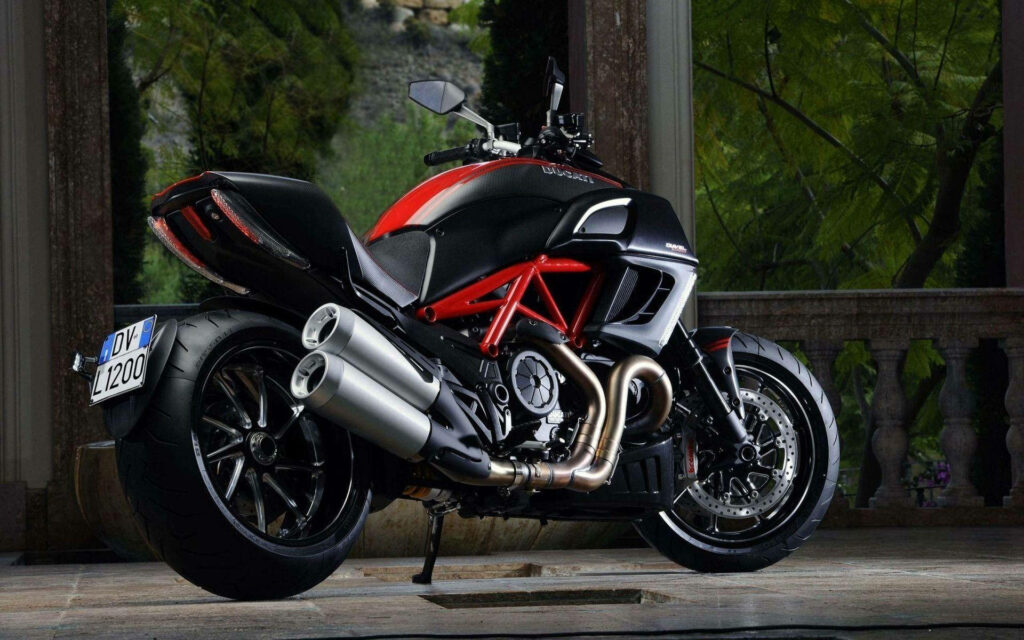 Stylish Ducati Diavel Wallpaper: Modern Engineering & Bold Design