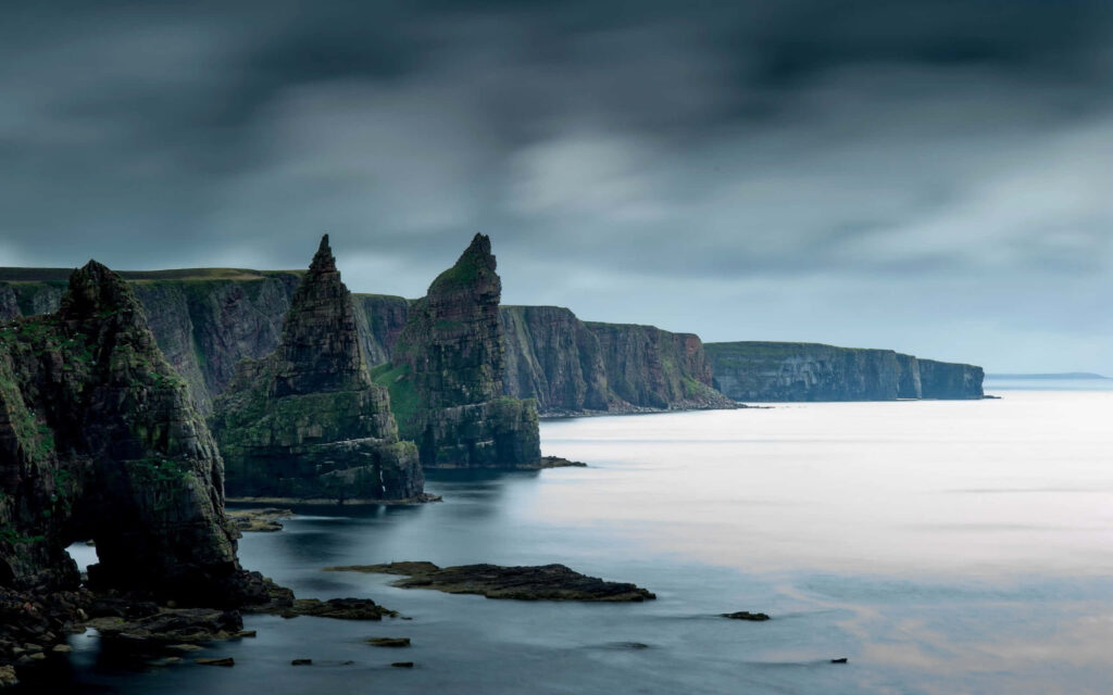 Dramatic Duncansby Head Cliffs Wallpaper: Majestic Sea Stacks
