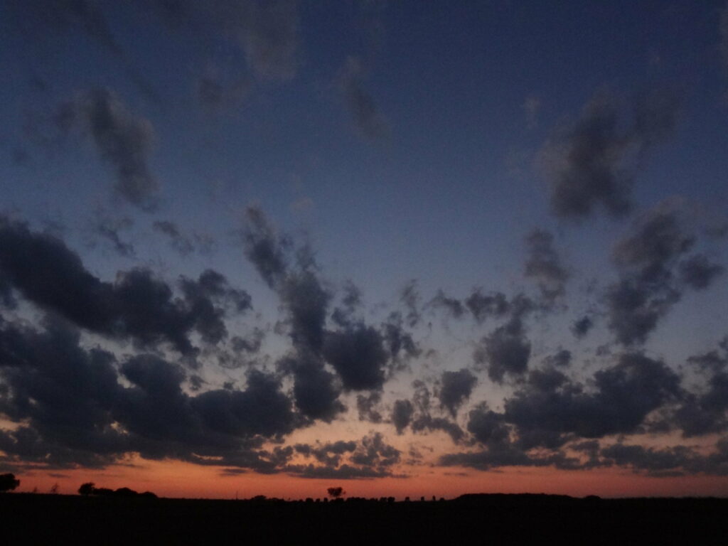 Stunning Dusk HD Wallpaper: Dramatic Sunset Sky Background