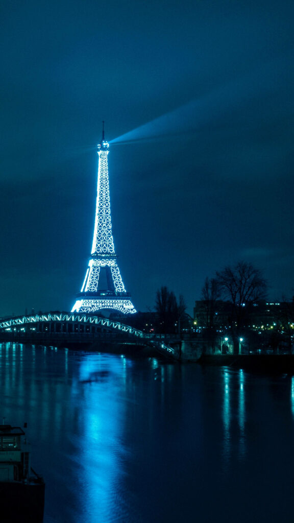 Stunning Eiffel Tower Night Wallpaper: Paris Reflection Background