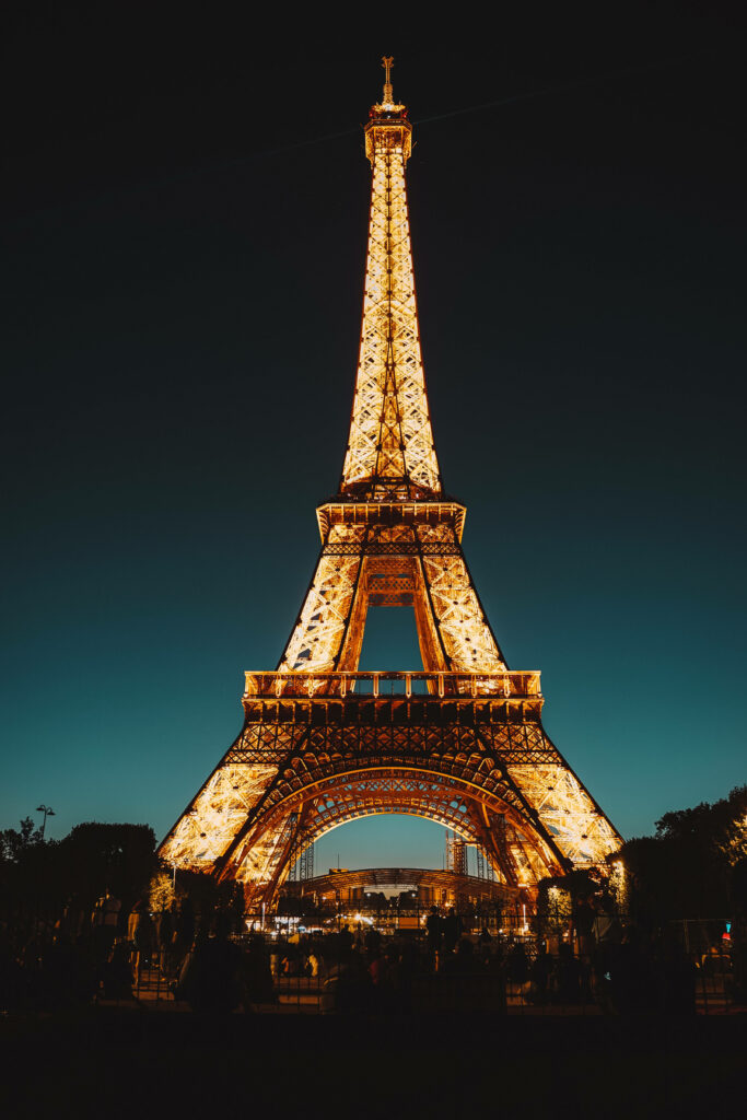 Stunning Eiffel Tower Wallpaper: Nighttime Parisian Beauty for iPhone