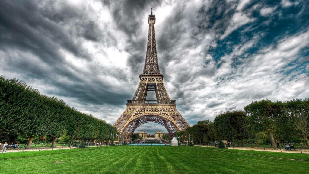 Stunning Eiffel Tower Wallpaper: Dramatic Sky & Lush Gardens