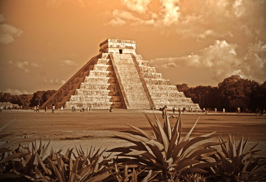 El Castillo Pyramid Sunset Wallpaper Background – Chichen Itza, Mexico