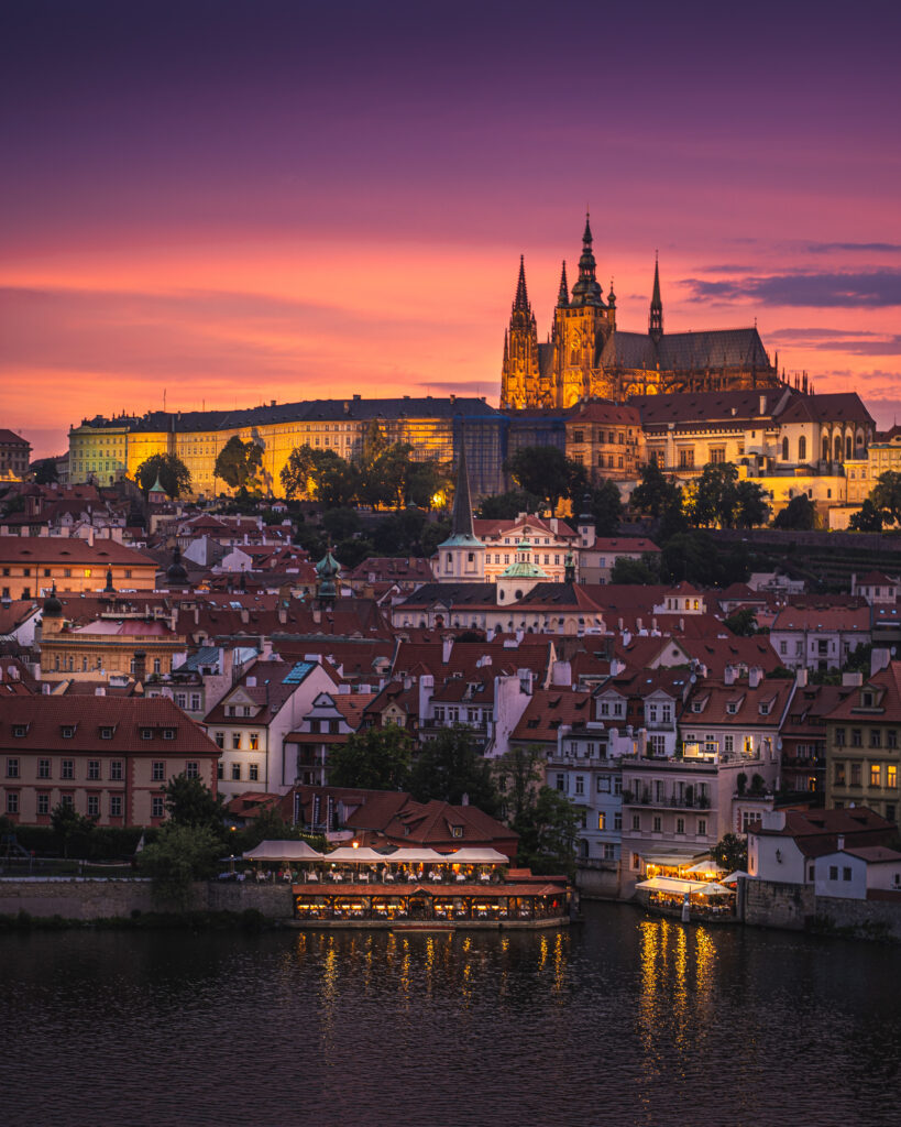 Enchanting Cityscape Wallpaper: Illuminated Castle & Evening Sky
