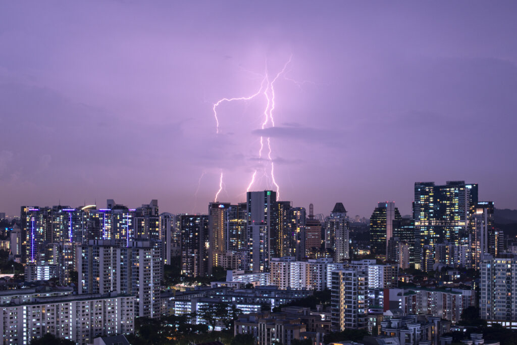 Stunning Evening Cityscape Wallpaper: Modern Buildings & Lightning