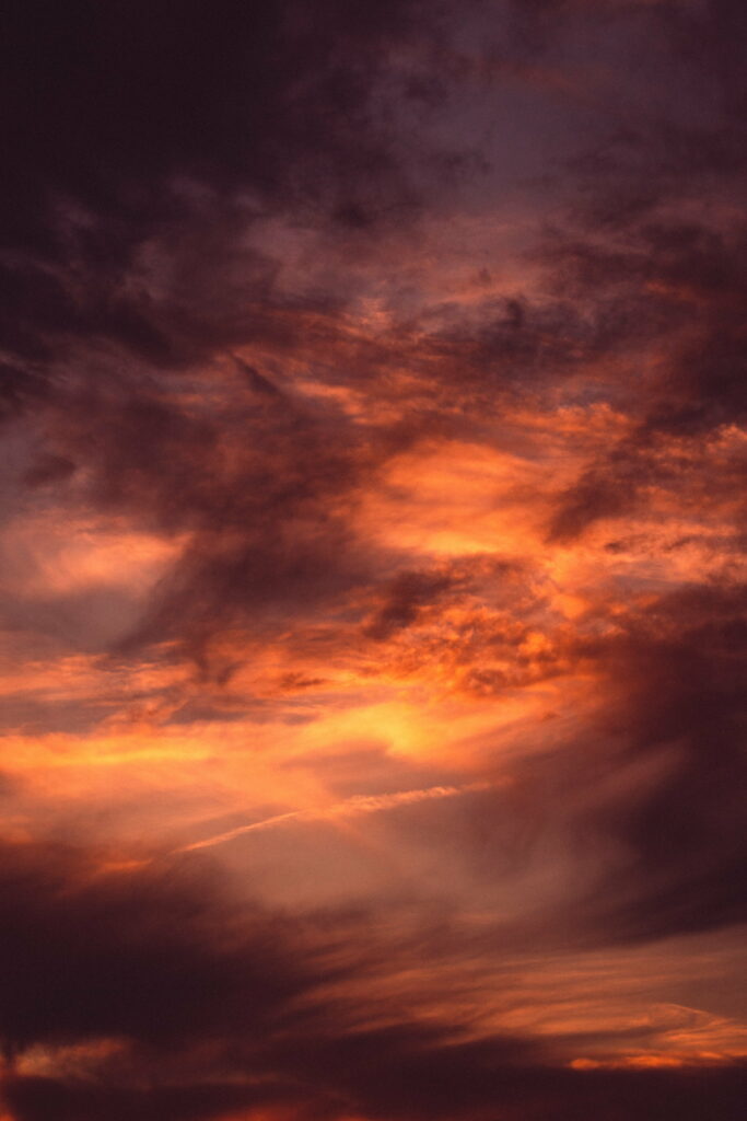 Stunning Sunset Wallpaper: Vivid Evening Sky for HD Phone Background