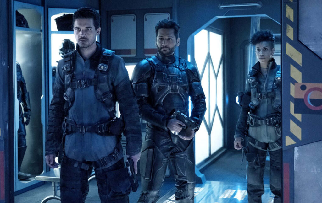 Futuristic Expanse Characters Wallpaper: Sci-Fi Spacecraft Design