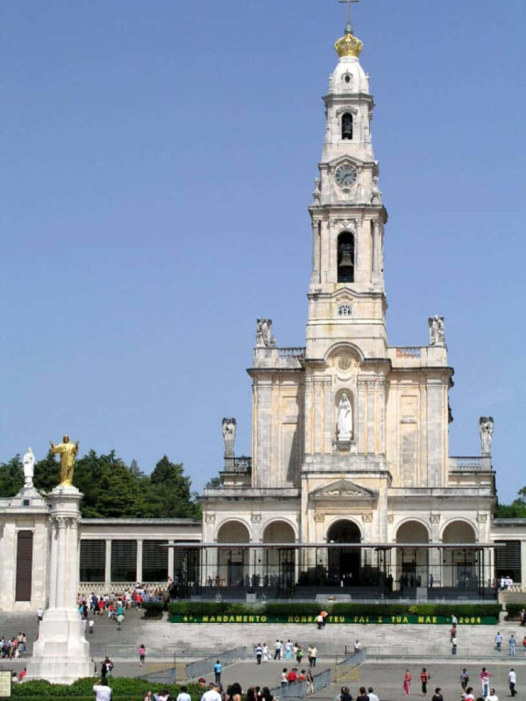 Stunning Fatima Sanctuary Wallpaper: Iconic Architecture & Jesus Statue