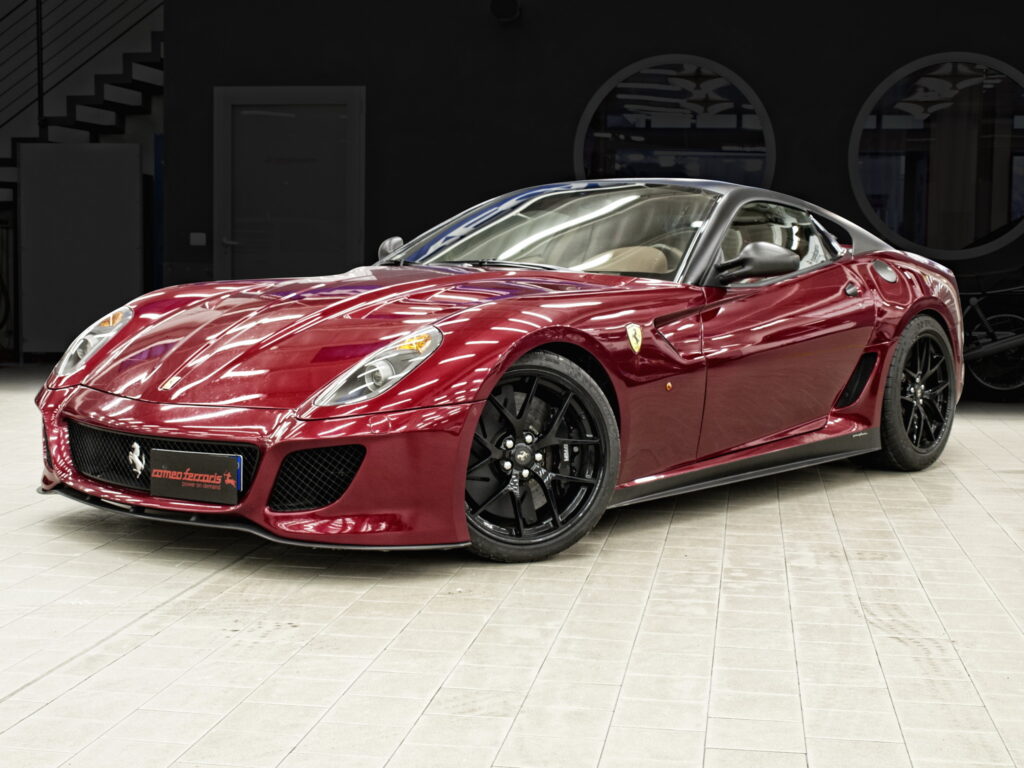 Stunning Ferrari 599 GTO Wallpaper: Sleek Side View - 2048x1536