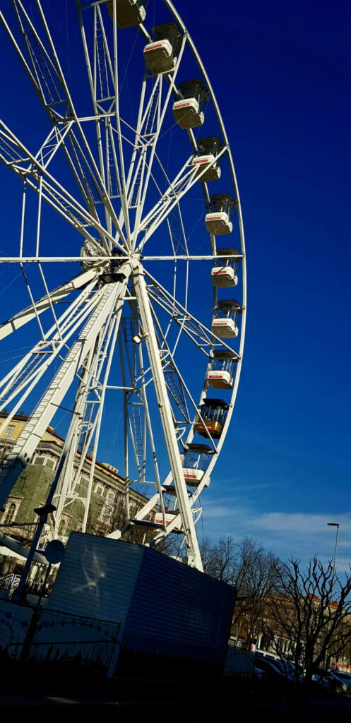 Vibrant Samsung Galaxy Note 20 Ultra Ferris Wheel Wallpaper Background