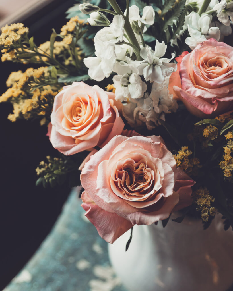 Elegant Rose Bouquet Wallpaper: Soft Pink, Peach & White Blossoms