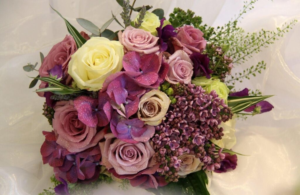 “Vibrant Rose and Lilac Bouquet with Dewdrops - Floral Wallpaper”