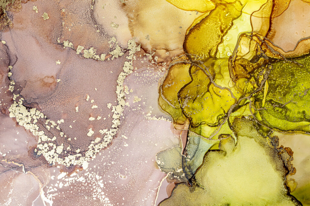 Stunning Fluid Art Wallpaper: Earthy Browns, Vibrant Yellows & Greens