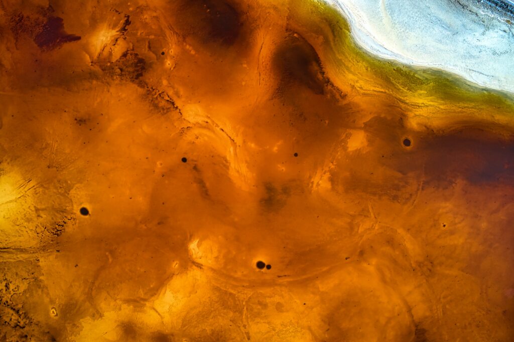 Stunning Fluid Gradient Wallpaper in Warm Earth Tones - 5460x3638