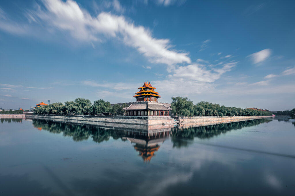 Stunning Forbidden City Palace Wallpaper Reflected in Tranquil Waters