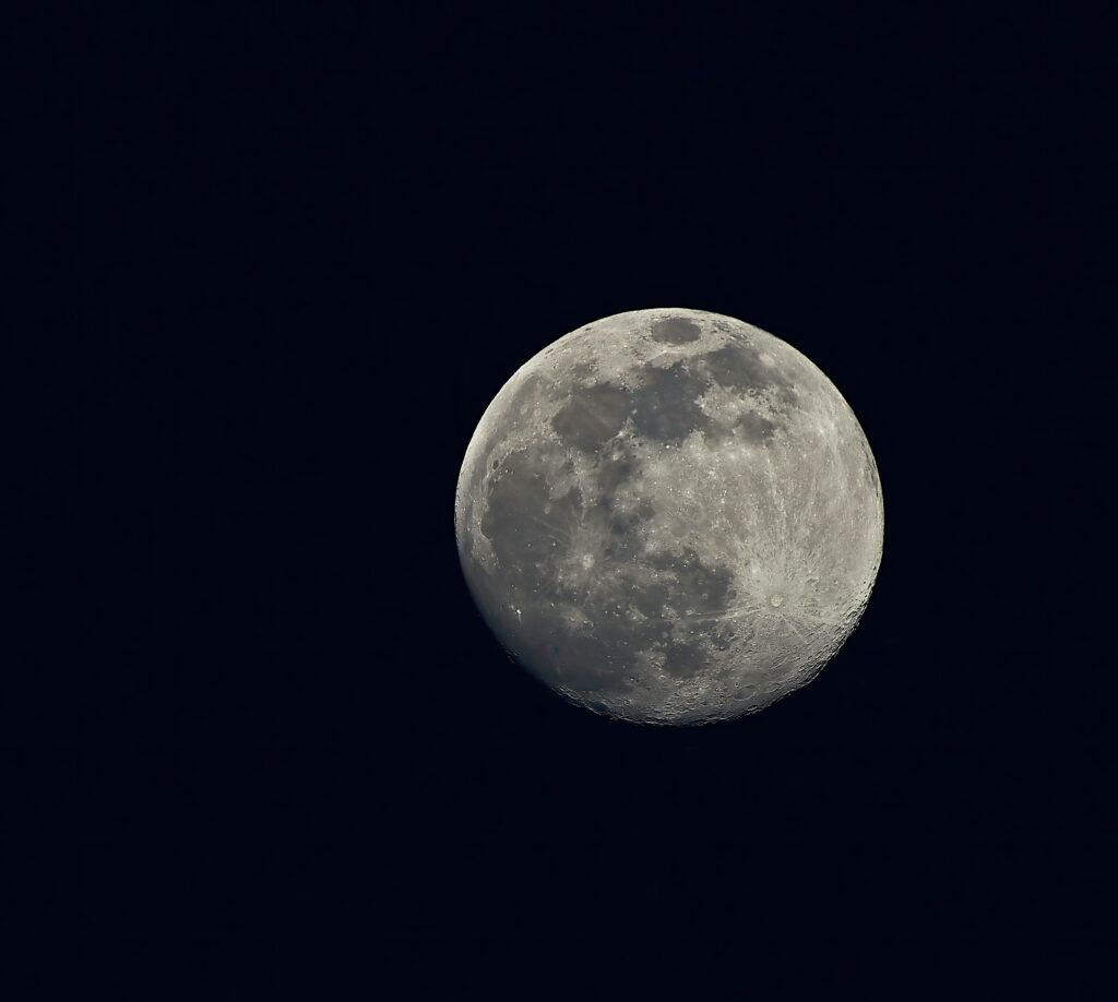 Stunning Full Moon Wallpaper: Intricate Lunar Details at Night