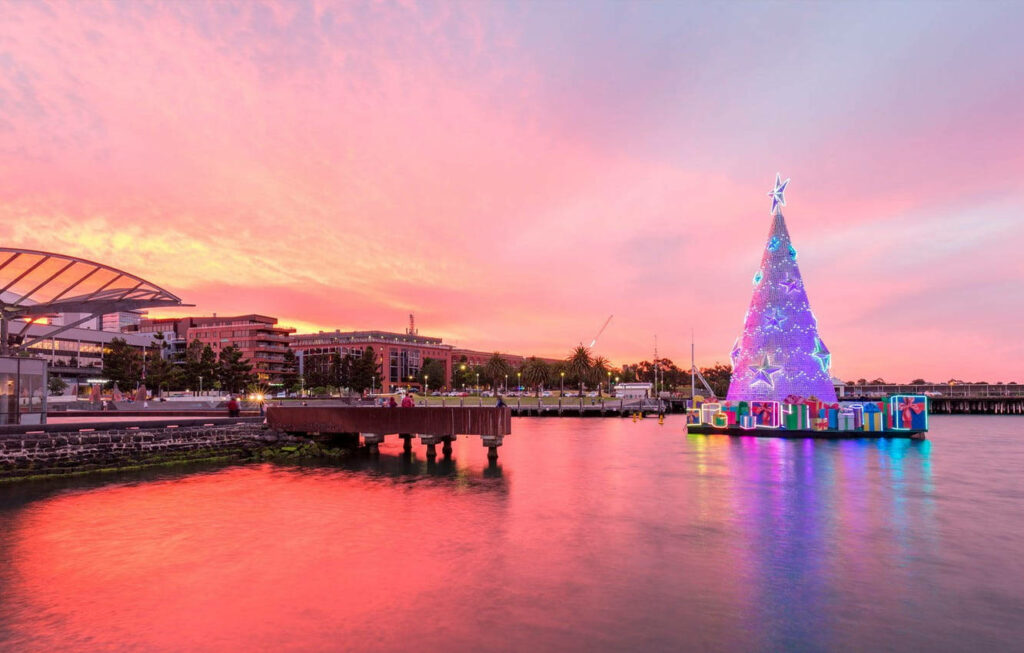 Geelong Waterfront Sunset: Festive Christmas Tree Reflection Wallpaper