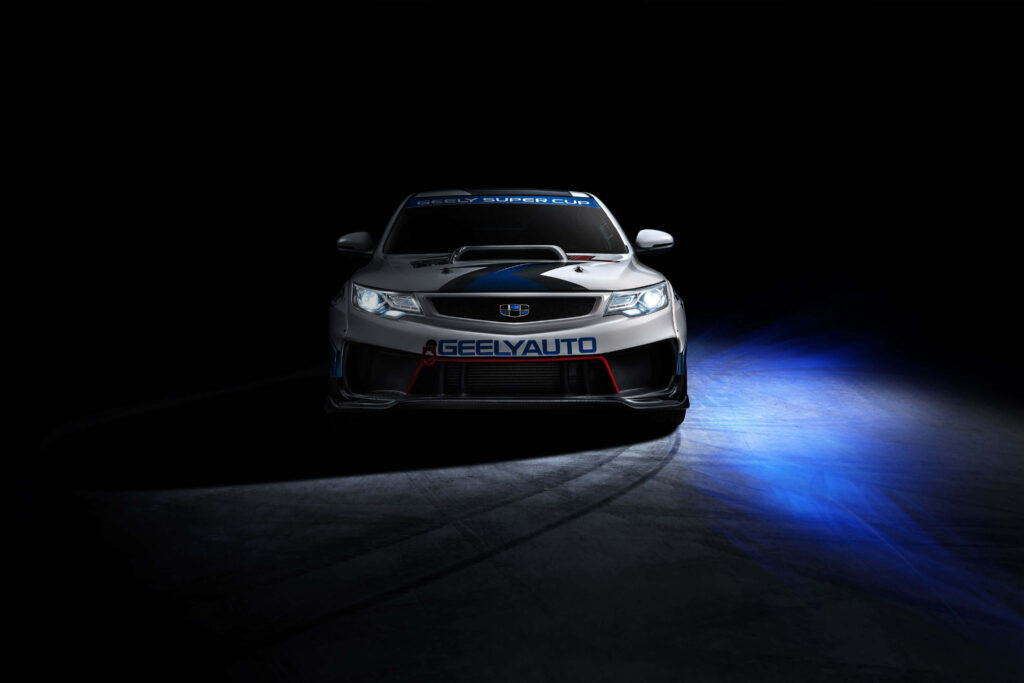 Elegant Geely Automobile Wallpaper: Power & Style in Dramatic Light