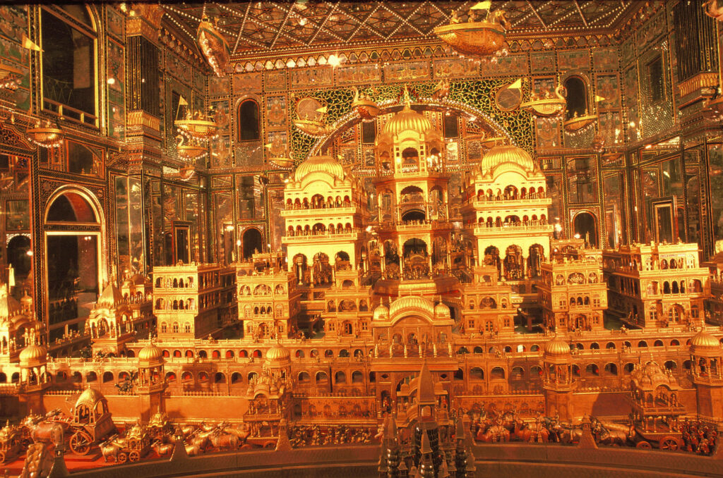 Intricate Golden Dome Design in Ajmer, India - Stunning Wallpaper