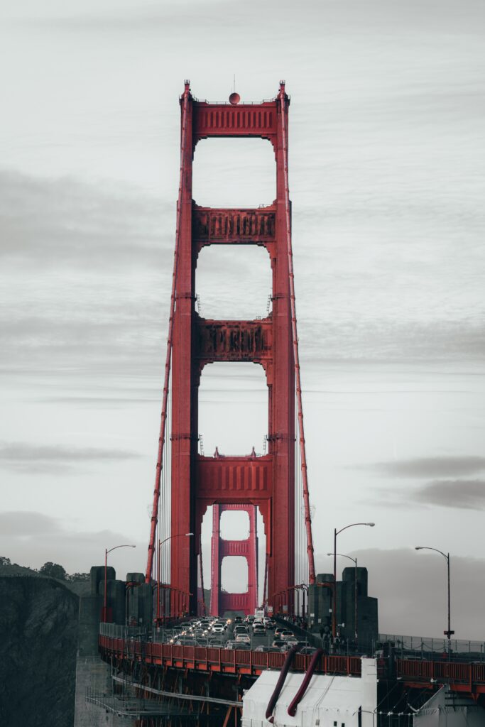 Stunning Golden Gate Bridge Wallpaper: Iconic Architecture & Perspective