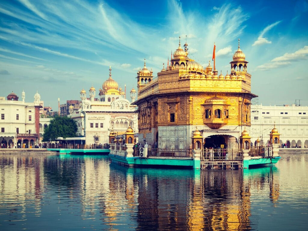 Stunning HD Wallpaper of Golden Temple Amritsar with Reflection