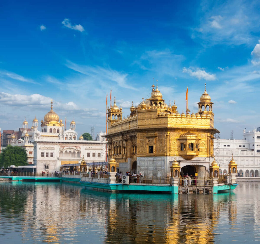 Majestic Golden Temple Wallpaper: Serene Reflection & Vibrant Sky