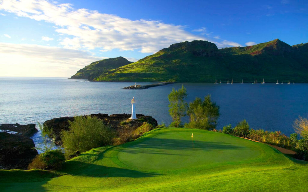 Stunning Golf Course HD Wallpaper: Serene Waters & Lush Hills