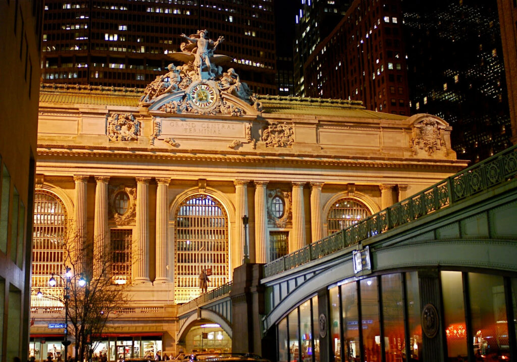 Stunning Grand Central Station Evening View - Iconic Architecture Wallpaper