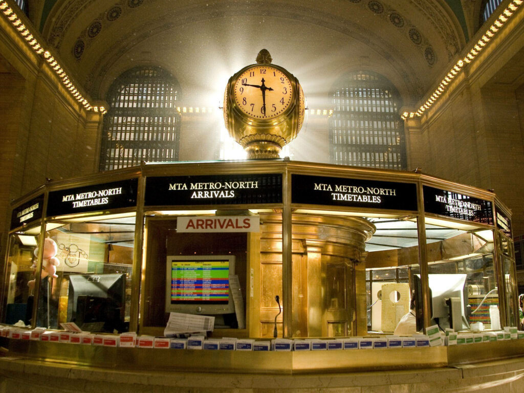 Grand Central Terminal Clock Wallpaper: Illuminated Architectural Beauty