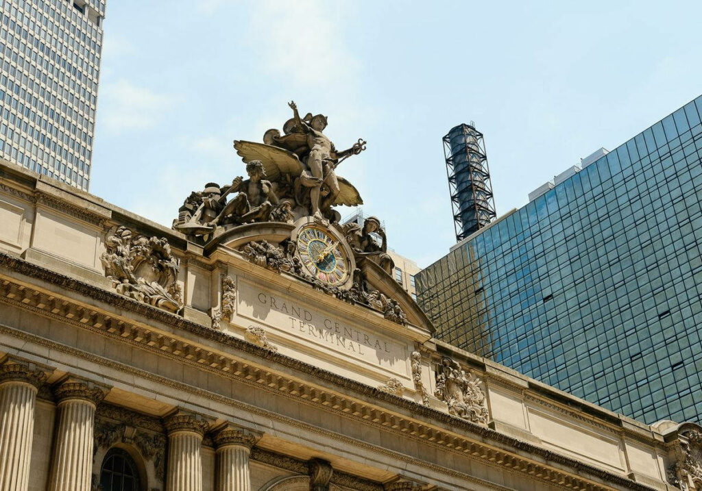 Stunning Grand Central Terminal Exterior Wallpaper with Iconic Architecture