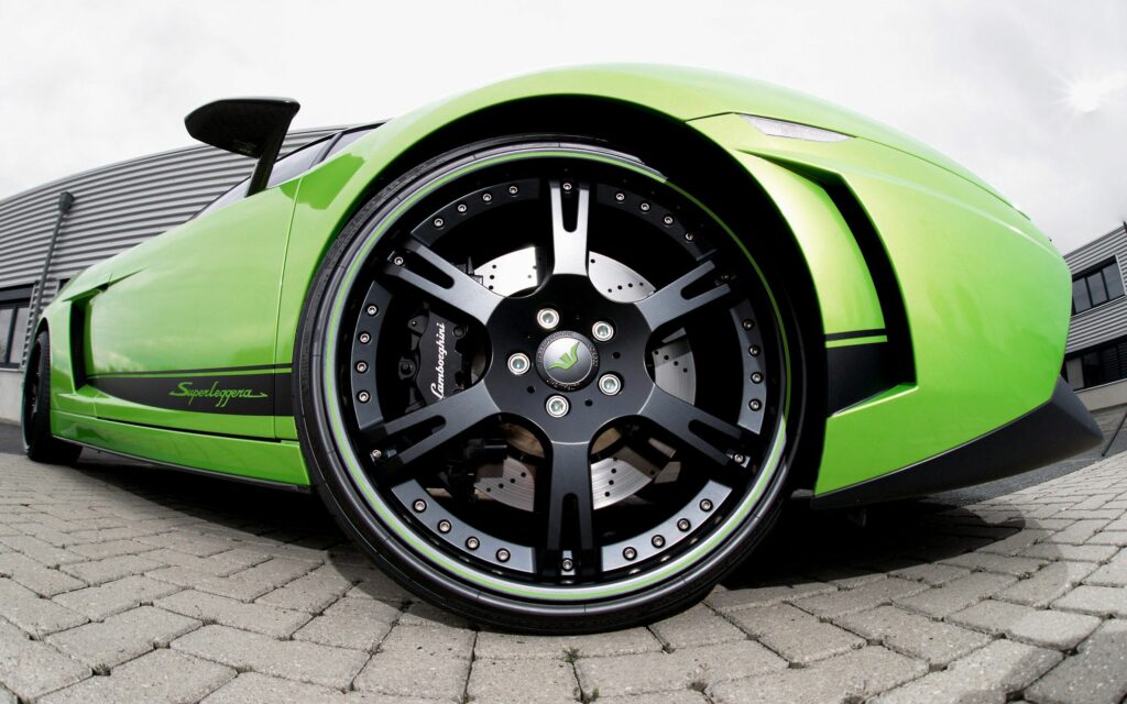 Striking Green Lamborghini Wallpaper: Sleek Design & Urban Elegance