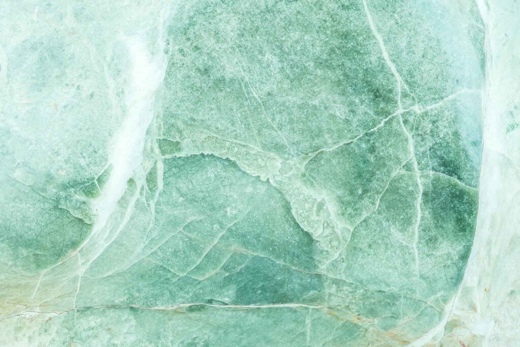 Stunning Green Leaf Wallpaper: Textured Patterns for Serene Background