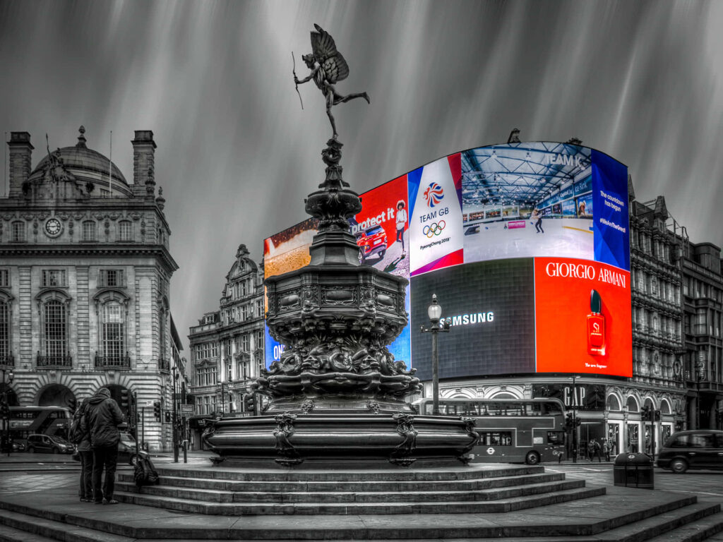 Vibrant Piccadilly Circus Greyscale Wallpaper - Illuminated Contrast