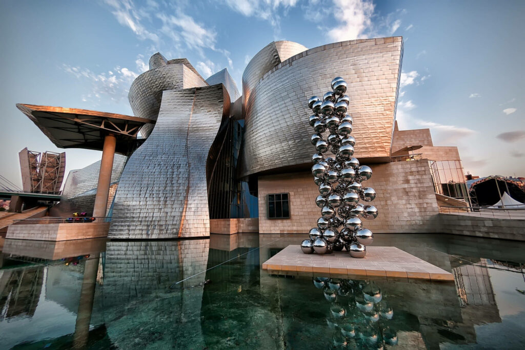 Stunning Guggenheim Museum Wallpaper: Modern Architecture & Reflection