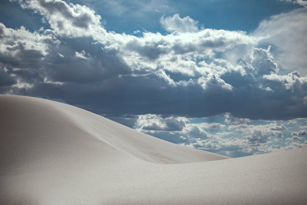 Stunning HD Desert Landscape Wallpaper with Dramatic Sky & Dunes
