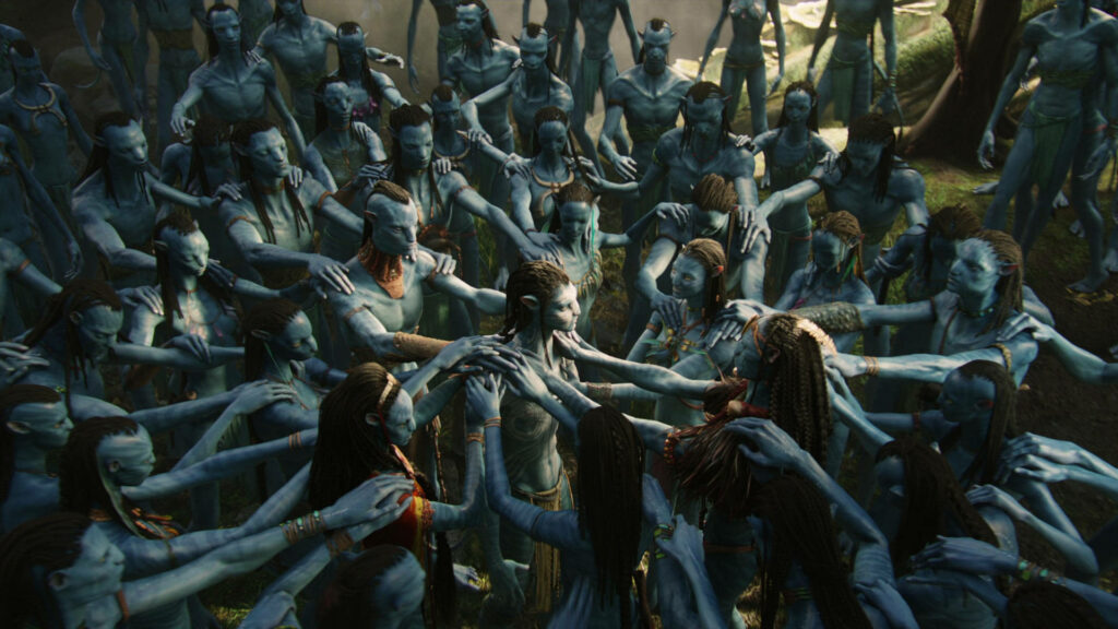 Mesmerizing Na'vi Wallpaper: Unity in Lush Avatar Forest Scene