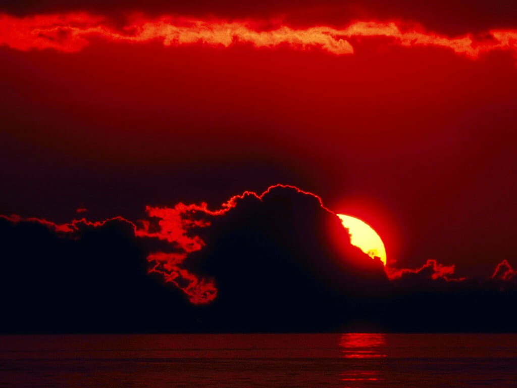 Stunning HD Sunset Wallpaper: Crimson Clouds & Radiant Sun Background