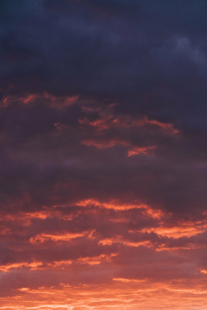 Stunning Sunset HD Phone Wallpaper with Vibrant Cloud Gradient