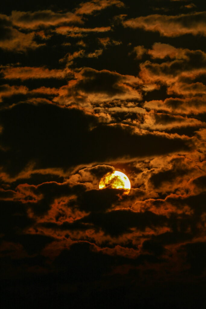 Dramatic Sunset Sky HD Wallpaper: Dark Clouds & Golden Glow