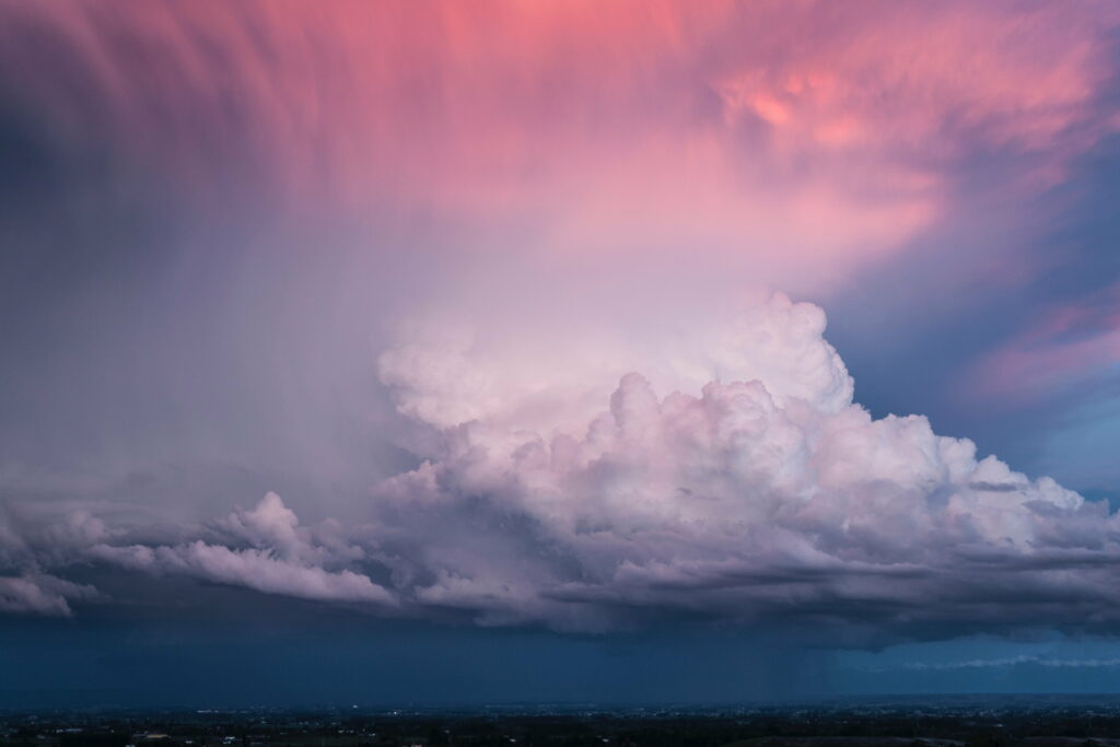 “Stunning HD Wallpaper: Dramatic Pink & Purple Cumulus Sky Background”