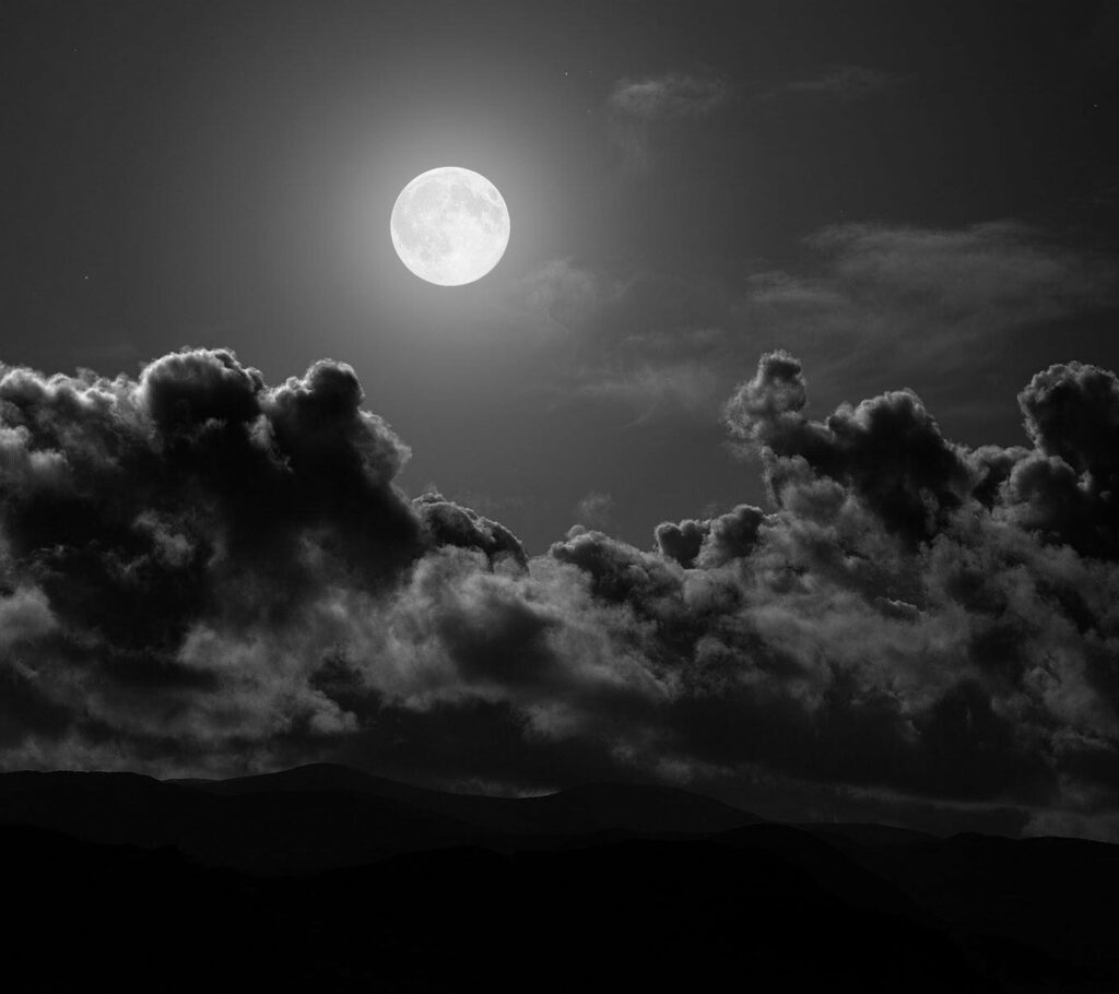 Moonlit Serenity: HD Wallpaper of Ethereal Night Sky